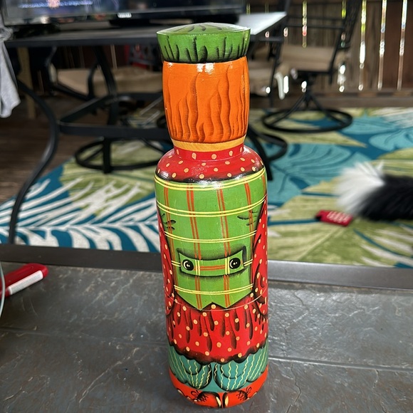 Signed Russian vintage hand painted vodka bottle holder (empty). - Picture 2 of 5